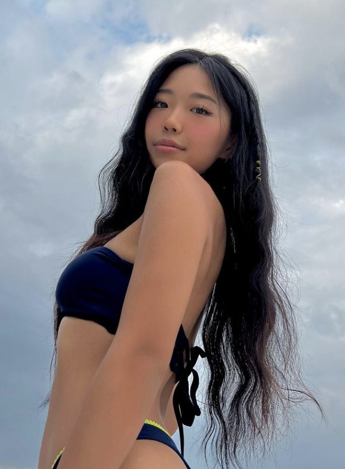  Aisha Khan photo